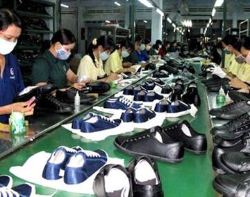 Đơn hàng gia công giày dép, túi xách chuyển dịch từ Trung Quốc sang Việt Nam