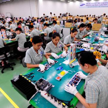 Đóng cửa nhà máy ở Trung Quốc, Samsung sẽ chọn Việt Nam hay Ấn Độ?