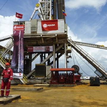 Căng thẳng ở Venezuela đẩy giá dầu tăng