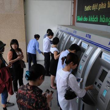 ATM dịp Tết: Nhà nước lại bó tay trước ‘lỗi hệ thống’?