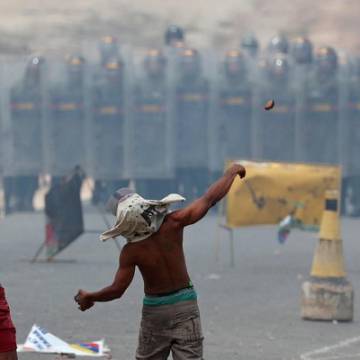 Venezuela: Bạo lực bùng phát khi quân đội chặn hàng viện trợ
