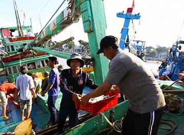 Khắc phục thẻ vàng IUU: ngăn tàu cá khai thác bất hợp pháp