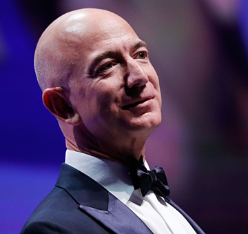 Hai phẩm chất từ nhỏ giúp Jeff Bezos thành công