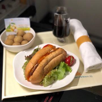 Từ 1/9, đi máy bay được ăn bánh mì Việt Nam miễn phí