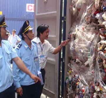 Chuyển hơn 500 container phế liệu không đủ tiêu chuẩn ra khỏi Việt Nam