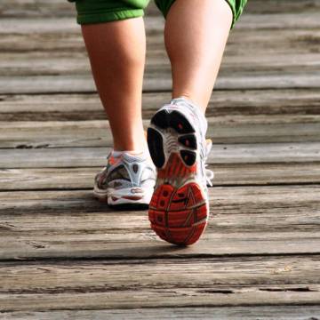Đi bộ nhanh tốt hơn đi 10.000 bước/ngày