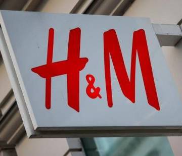Hãng H&M ngừng mua đồ da của Brazil vì cháy rừng Amazon
