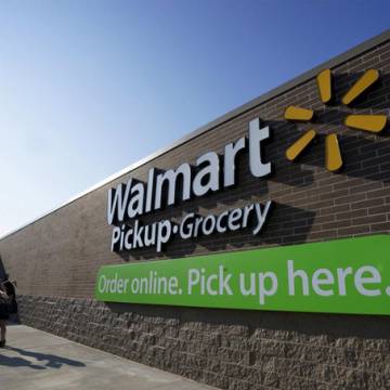 Walmart tăng lương và tuyển thêm người do lượng mua tăng cao