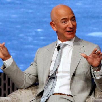 Jeff Bezos trở thành tỷ phú 200 tỷ USD đầu tiên trên thế giới