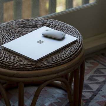 Surface Laptop Go ra mắt với giá từ 549 USD