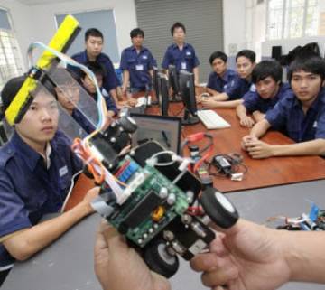 Việt Nam cần các chương trình giáo dục kỹ thuật và dạy nghề chuyên biệt