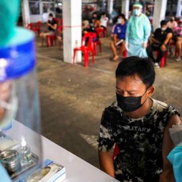 Bảo hiểm Thái Lan tung sản phẩm điều trị tác dụng phụ của vắc xin Covid-19