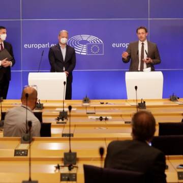 Hàng loạt nghị sĩ EU dọa hủy hiệp định đầu tư với Trung Quốc