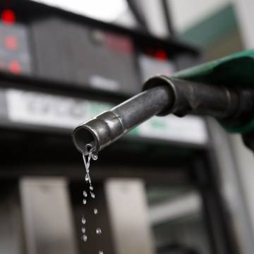 Thiết lập đỉnh mới, giá dầu thô tiến gần mức 85 USD/thùng
