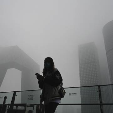 Sương mù ô nhiễm ‘nuốt chửng’ các tòa nhà ở Bắc Kinh