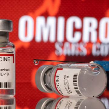 Mũi tăng cường bằng vắc xin mRNA giúp tăng khả năng chống lại Omicron