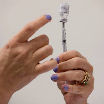 Pfizer sắp ra mắt loại vắc xin ‘đặc trị’ Omicron