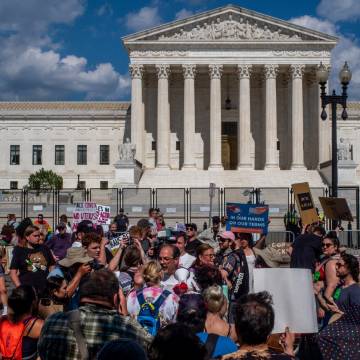Nước Mỹ sôi sục sau phán quyết về quyền phá thai