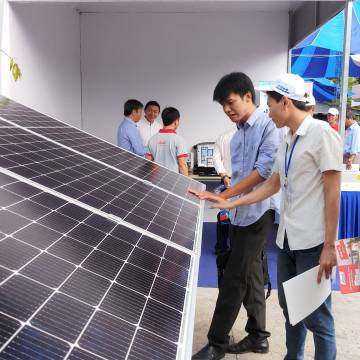 Mỹ xem xét miễn thuế tạm thời với pin mặt trời của Việt Nam