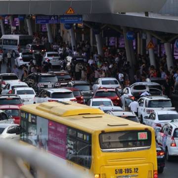 Làm bãi xe buýt gần 1.500m2 để gom khách giảm tải sân bay Tân Sơn Nhất