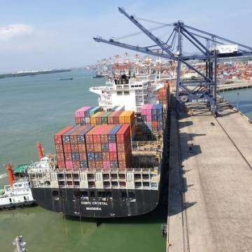 Bộ Công Thương vào cuộc vụ hàng loạt container hàng bị lừa ở Trung Đông