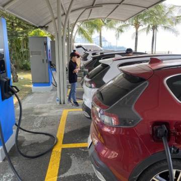 Bộ Tài chính bác đề xuất hỗ trợ 1.000 USD cho người mua ô tô điện