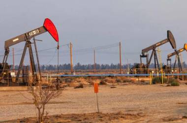 Giá dầu leo thang do nguồn cung dự kiến vẫn khan hiếm