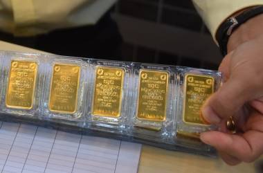 Giá vàng rơi thẳng đứng trước sức ép của đồng USD